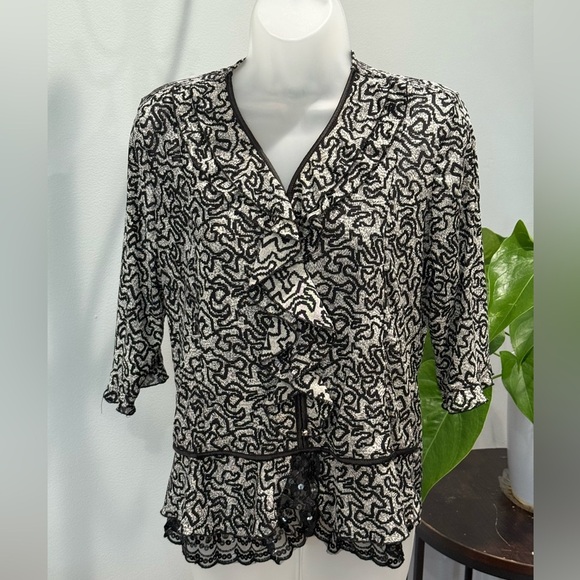 Stretchy Black & White patterned Ruffle Blouse Size M - Picture 2 of 7
